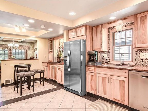 5th image of 3285 Thornwood Dr