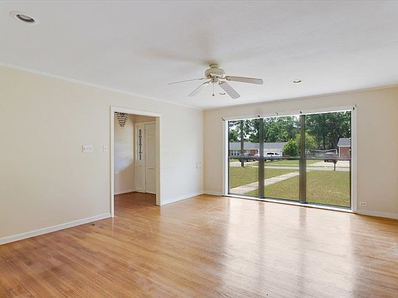 4th image of 104 McKinnon St