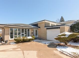 321 Lynn Ct, Des Plaines, IL 60016