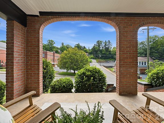 4th image of 197 Academy St
