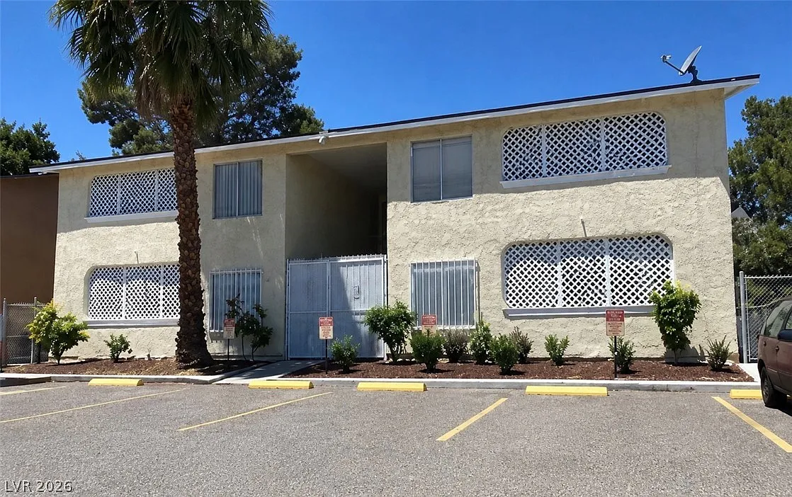 2 bed, 2.0 bath, 3672 sqft, $1,050 — Photo 1
