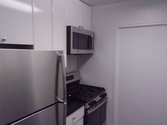 4th image of 245 E 63rd St APT 26C