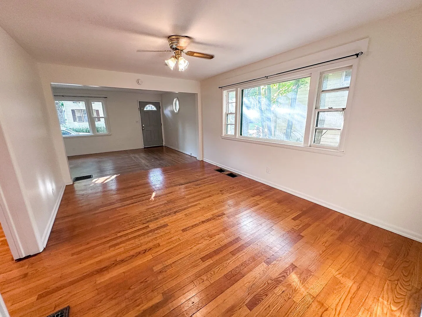 757 Sinclair Ne - Free October Rent — Photo 3