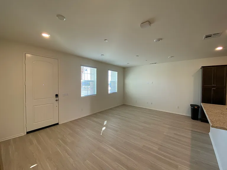 30395 Town Square Dr — Photo 16