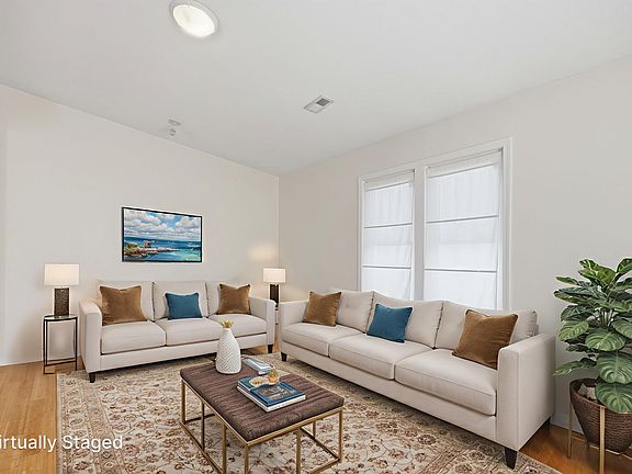 3rd image of 462 Bay Dr.