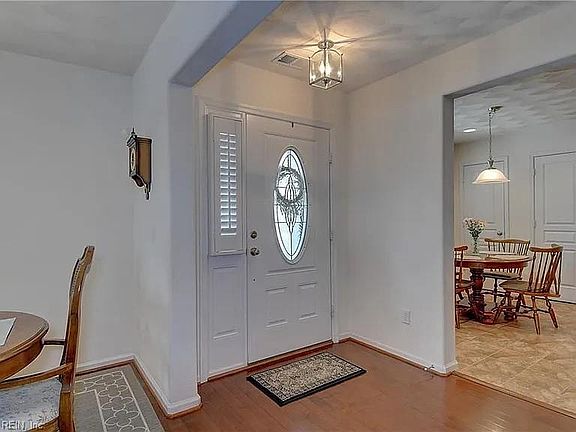 5th image of 212 Stowe Dr