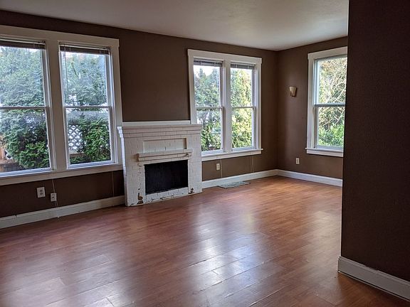3rd image of 3214 Hoyt Ave #1