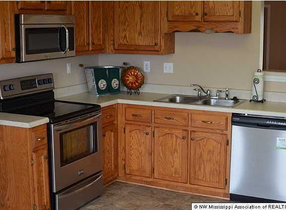 5th image of 1436 E Lake Blvd