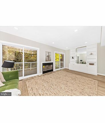 3rd image of 1 Kinsman View Cir