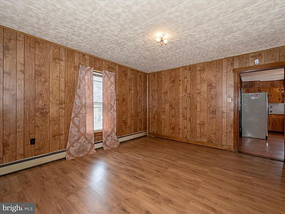 4th image of 19 Walnut St