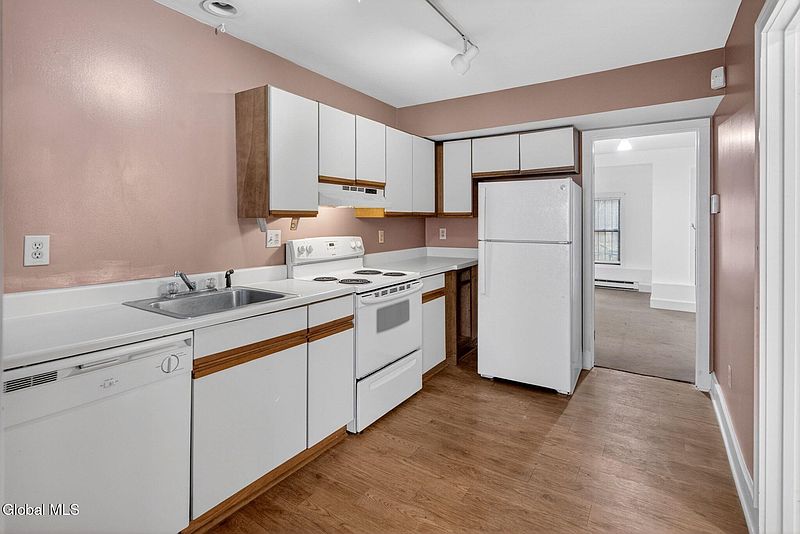 4th image of 151 Jefferson Street