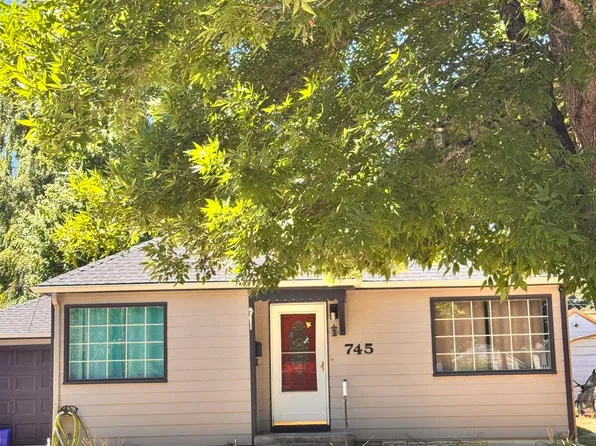 745 20th St NE, Salem, OR 97301
