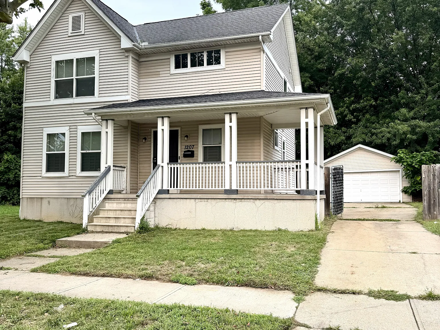 3 bed, 1.5 bath, 1500 sqft, $1,749 — Photo 1