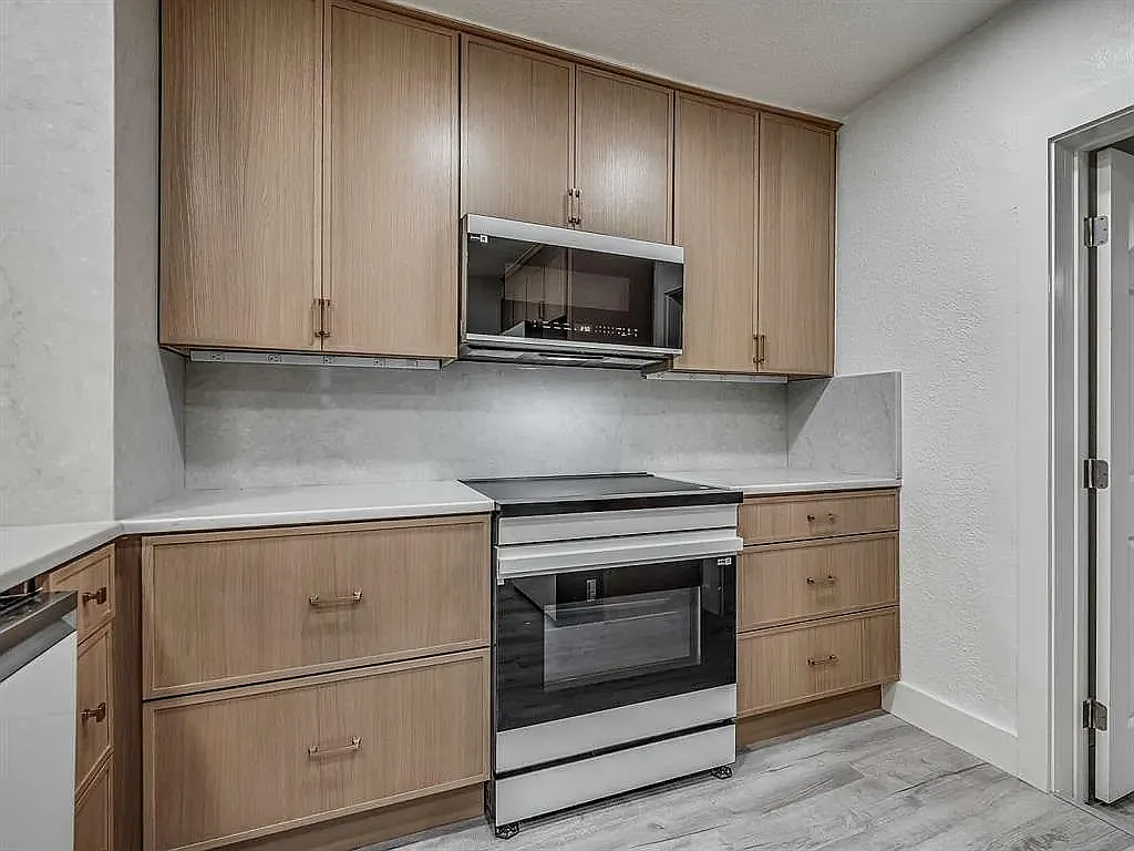 3 bed, 1640 sqft, $2,500 — Photo 4