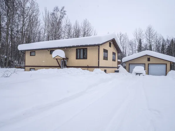 2644 Lancelot Dr W, North Pole, AK 99705