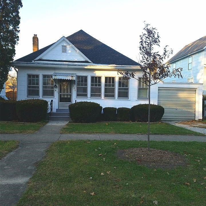 1st image of 208 E Ash St