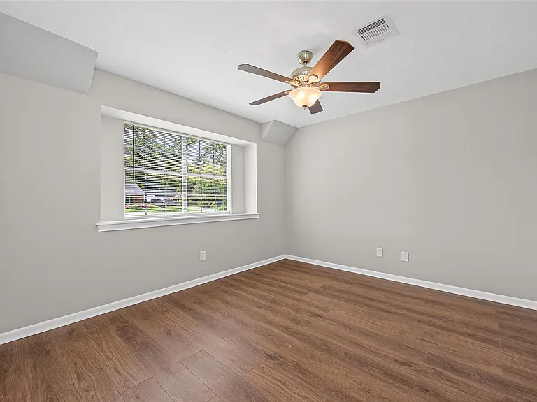 105 Glenmora Ct — Photo 25
