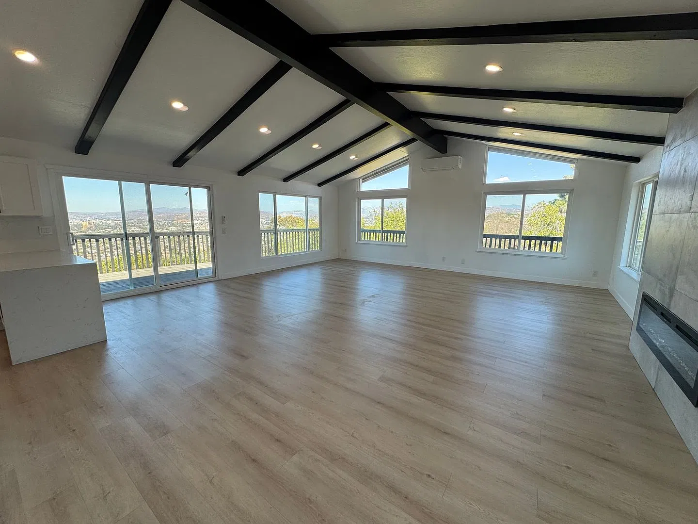 3 Bedroom house with view — Photo 3
