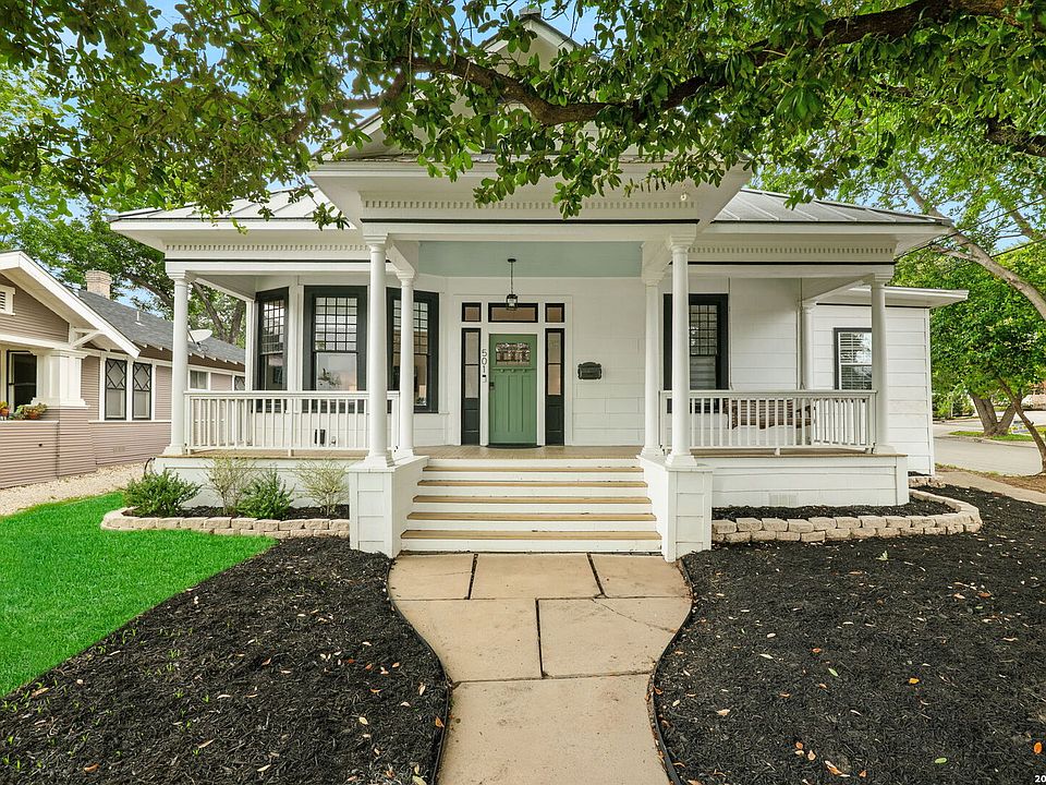 1st image of 501 W Mulberry