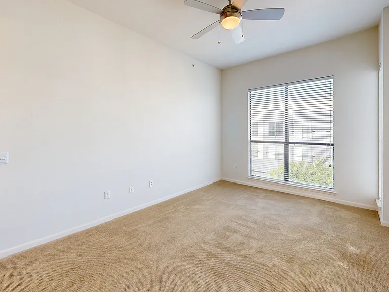 Residences at the Domain — Photo 103