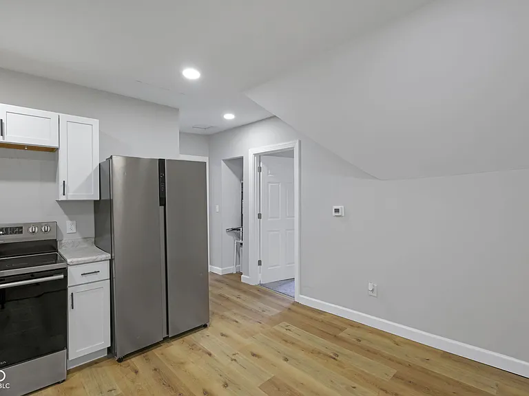 2209 Noble St #2 — Photo 4