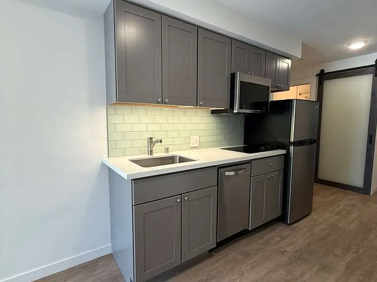 1532 Howard St #402 — Photo 2