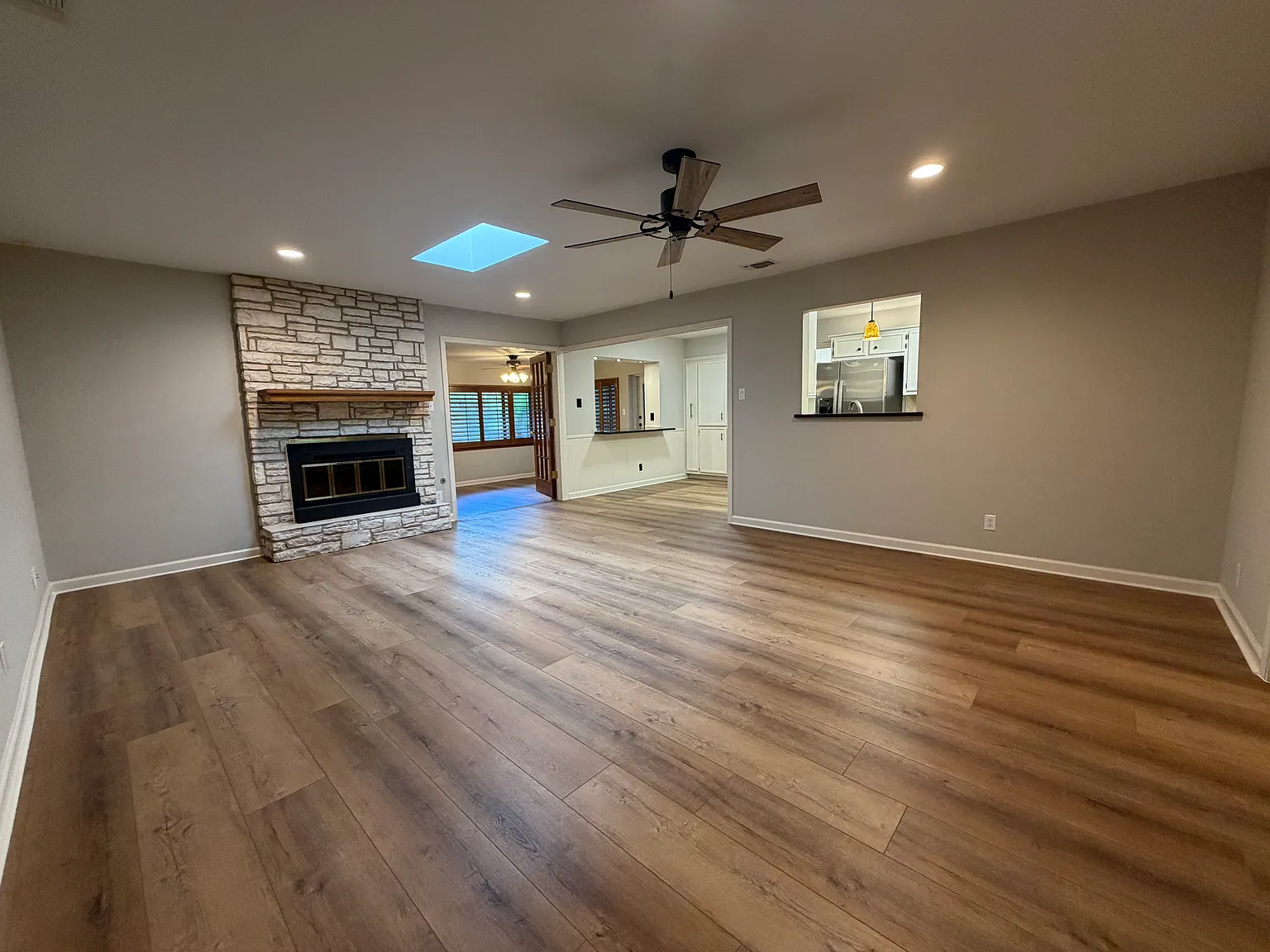 4 bed, 2274 sqft, $2,400 — Photo 2