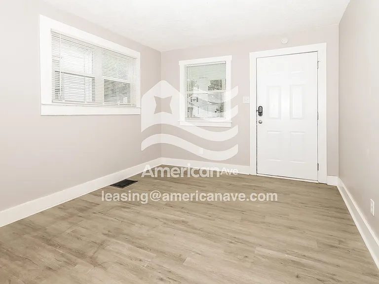985923_004_living_room_12767401.jpg