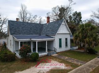 716 3rd St, Chipley, FL 32428