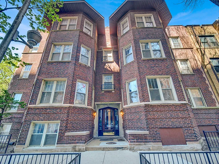 3501 N Pine Grove Ave — Photo 6