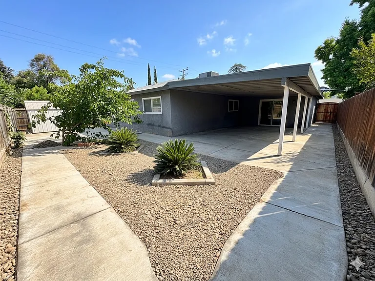 3115 W Santa Ana Ave — Photo 25