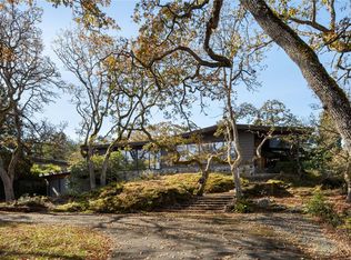3190 Exeter Rd, Oak Bay, BC V8R 6H6