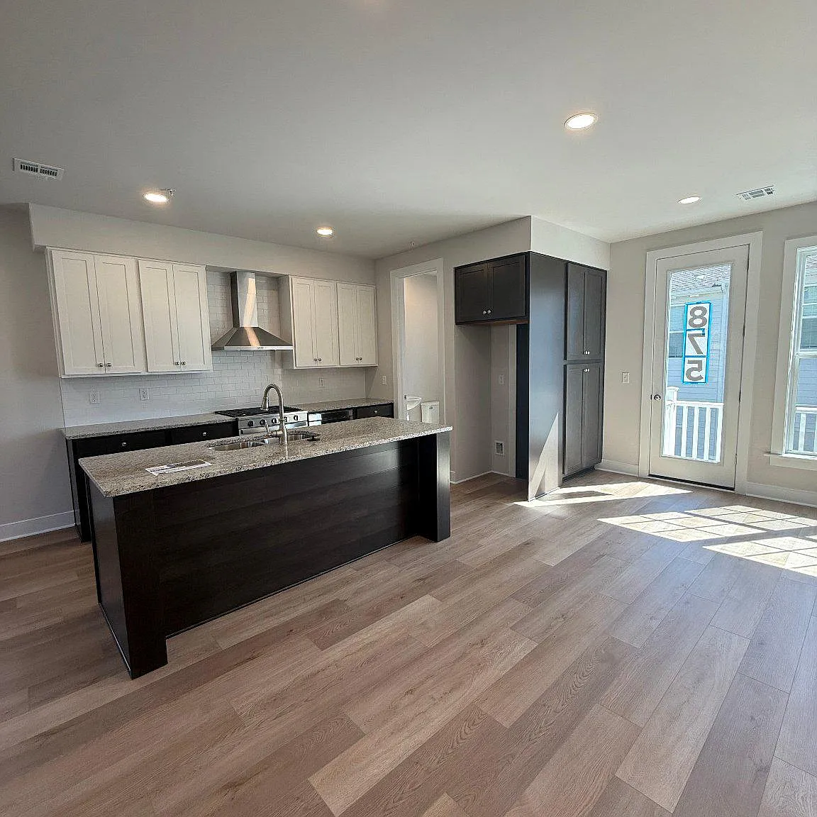 3 bed, 2.5 bath, 1795 sqft, $2,595 — Photo 2