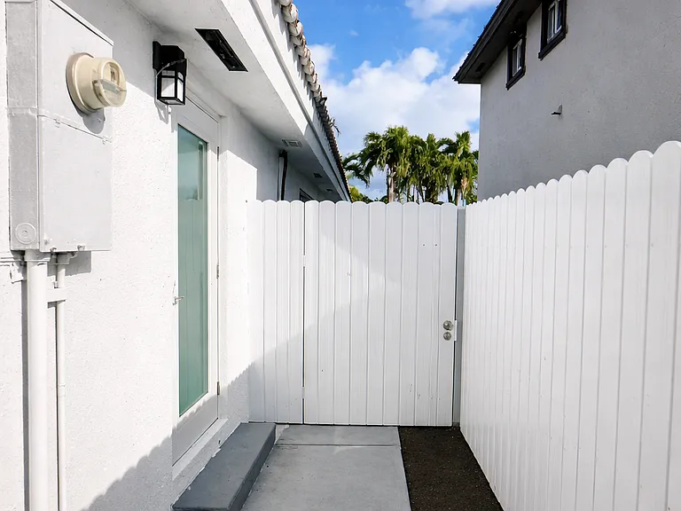 14365 SW 164th Ter — Photo 5