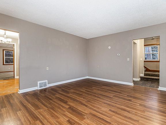 2025 Lincoln Ave, Dubuque, IA 52001 | MLS #148628 | Zillow