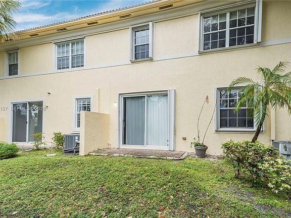 4th image of 2540 SW 85th Ter #Townhouse 101