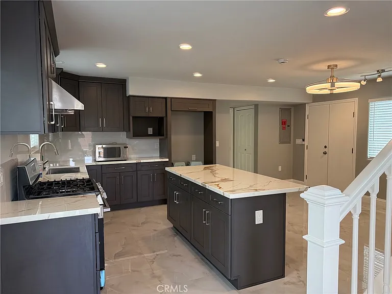 2102 Niobe #B — Photo 2