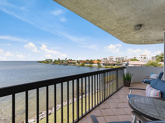 3rd image of 300 Columbia Dr APT 3301