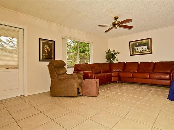 3rd image of 312 Gloucester Blvd #9