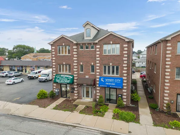 7421 W Archer Ave APT 2W, Summit Argo, IL 60501