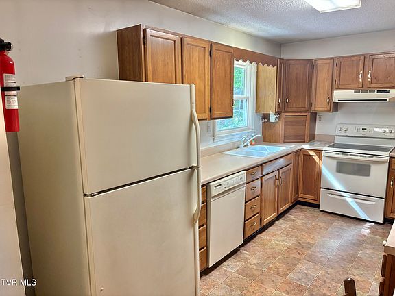 4th image of 240 Misty Ln