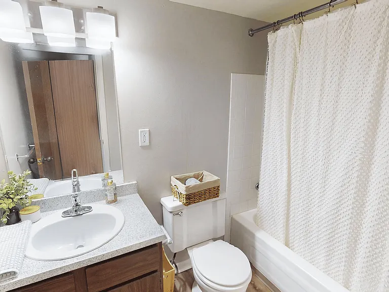 Eastland Apartments — Photo 5