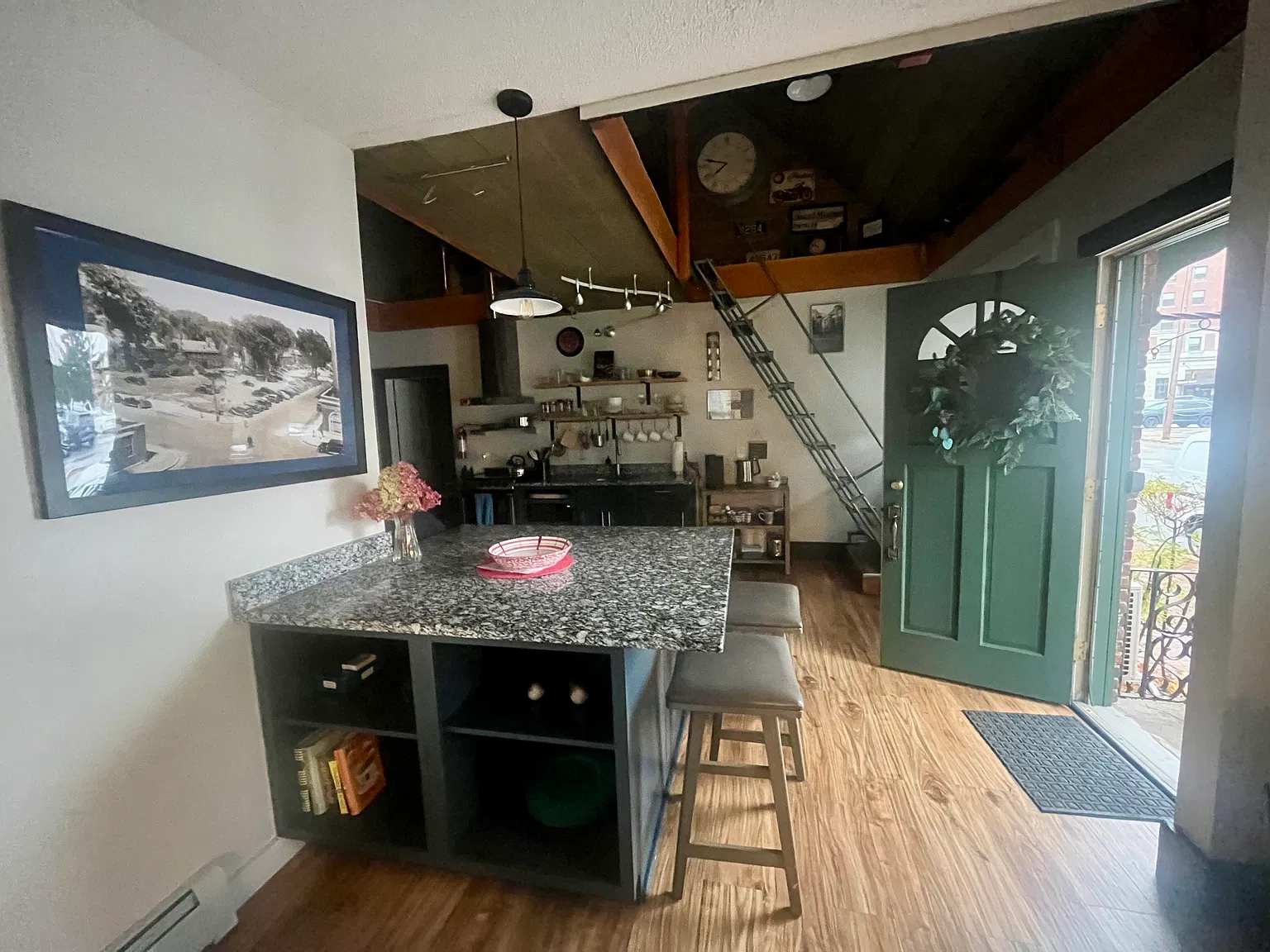 2 bed, 1100 sqft, $2,300 — Photo 1