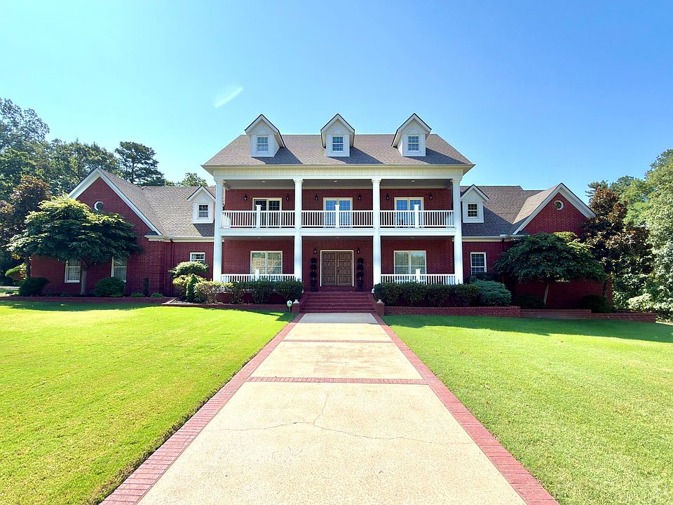 1st image of 745 Woodmont Cir