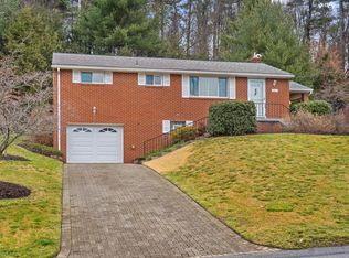 1603 E Hemlock Dr, Allison Park, PA