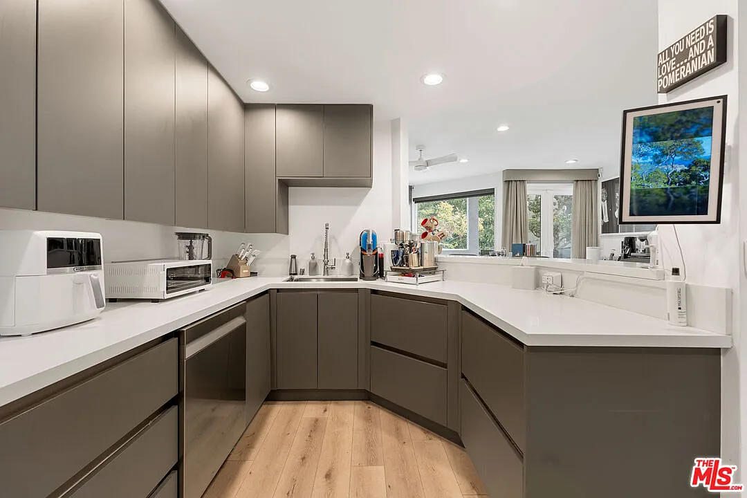 2 bed, 3.0 bath, 1500 sqft, $8,500 — Photo 4