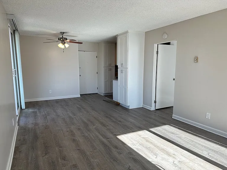 Herschel Apartments — Photo 7