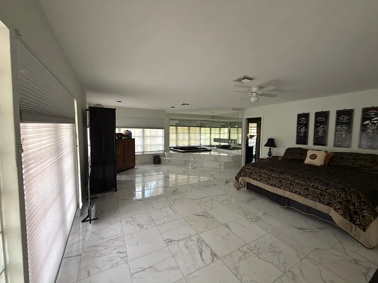 7331 NE Bay Cove Ct — Photo 2