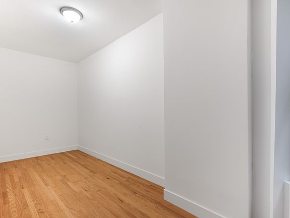 5th image of 798 Washington Ave APT 3