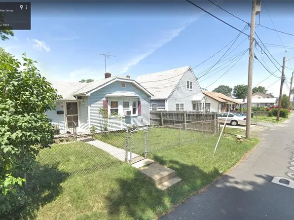 90 Roosevelt Ave, Laurence Harbor, NJ 08879